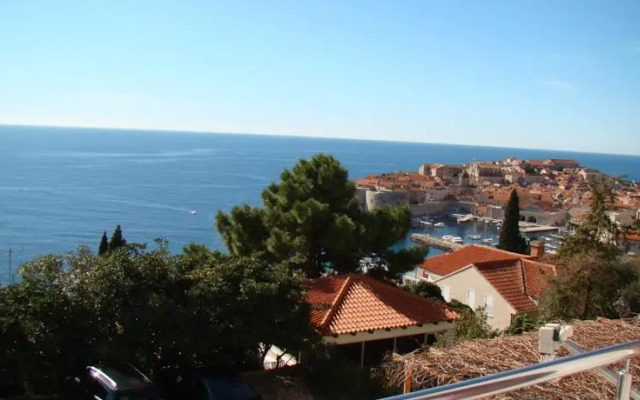 Apartment Residence Ambassador