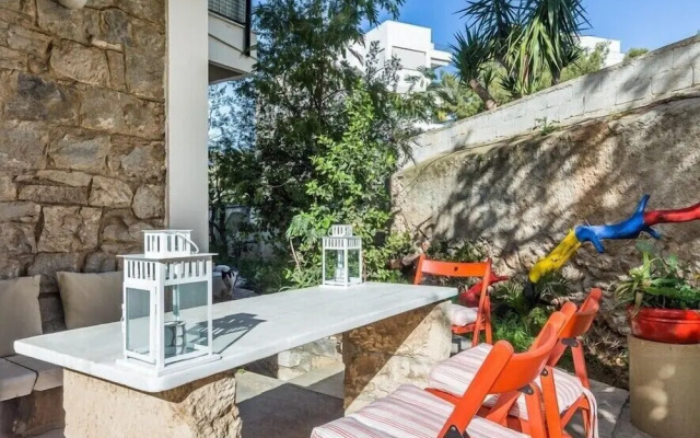 Sunny apartment with 2 bedrooms and Garden