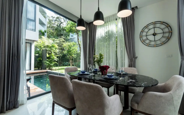 Panora Villa 8112 By Villacarte