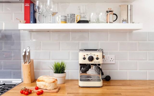 Spacious 2BR flat in Dalston!