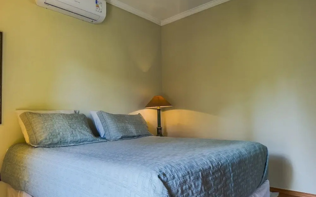 Espaço gourmet e home-office na Granja Viana