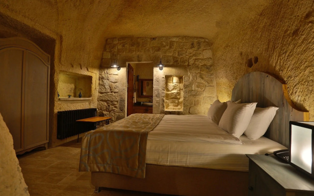 Acropolis Cave Suite