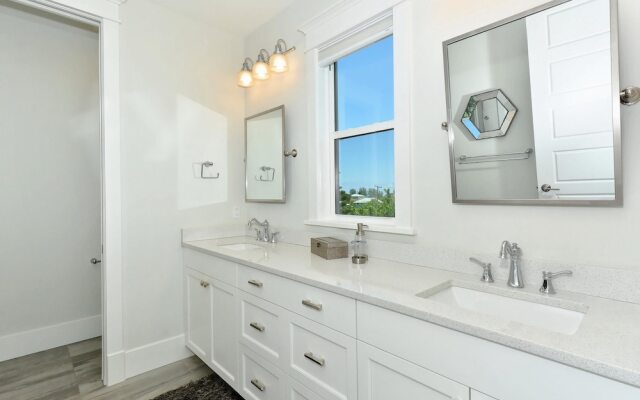 Direct Beach View Apartment 5
