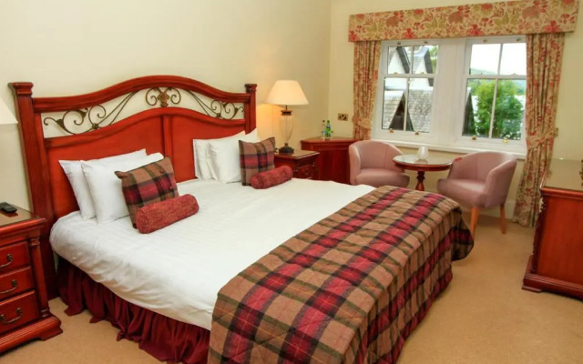 Taychreggan, Signature Collection by Eight Continents