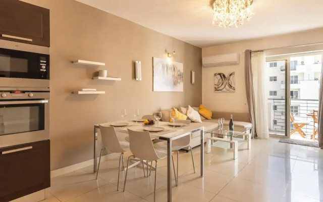 Modern and Comfortable Apart Savoy Garden