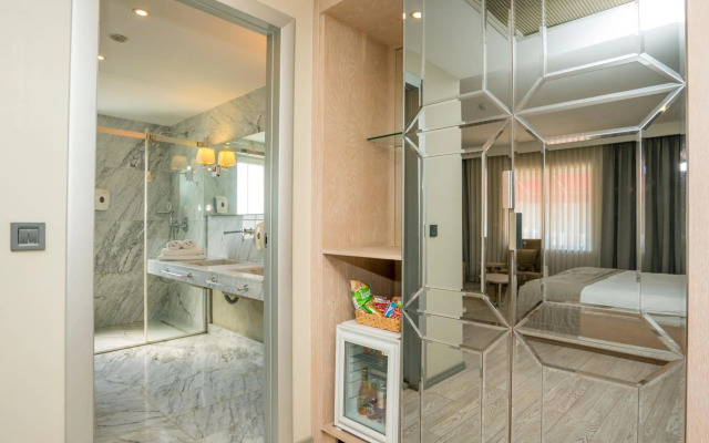 The Gate 30 Suites