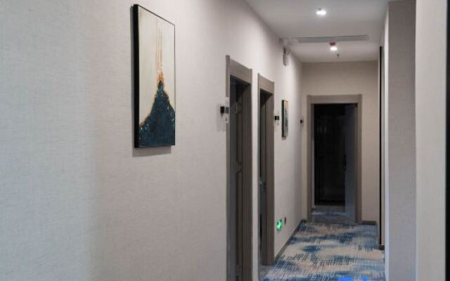 Yalexuan Hotel (Xi'an Railway Station Bei'an Yuanmen Subway Station)