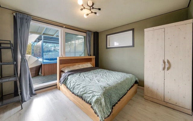 Yeonorang Park Pool Villa in Pohang