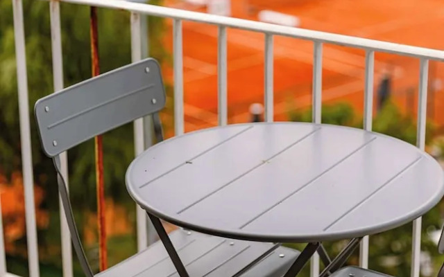 Modern Apartment With Balcony Near City Center