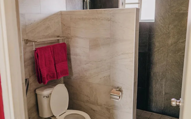 Best Quality 1 Bedroom Apartment 3 km From Eagle Beach