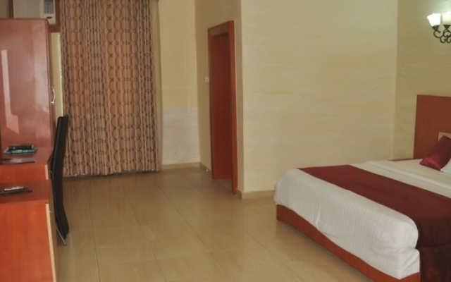Top Rank Hotel