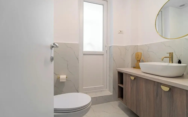 Loggia & Luxe 5BR Penthouse in Universitatii Area