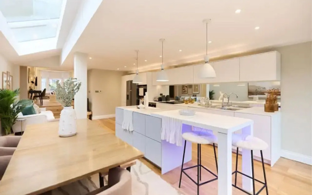 The Latimer Wonder - Stunning 5bdr House With Garden