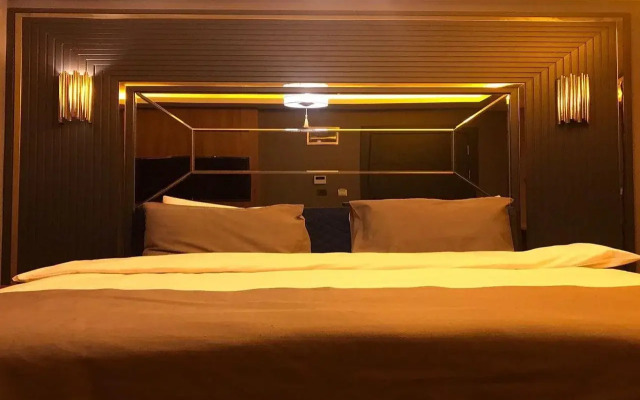 216 Eagle Palace Suite