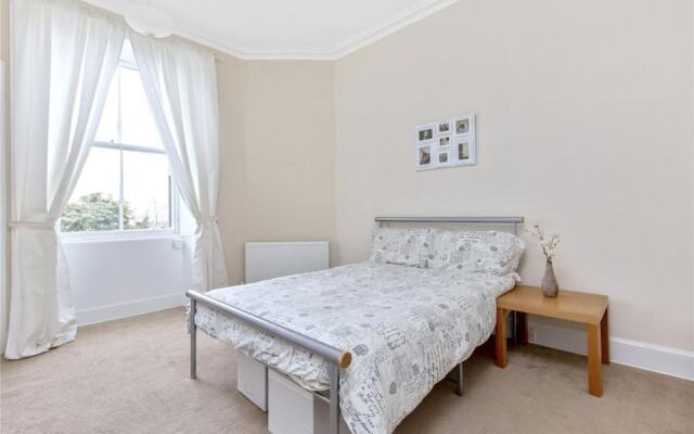 5 Bedroom Flat With Great Views In Bruntsfield