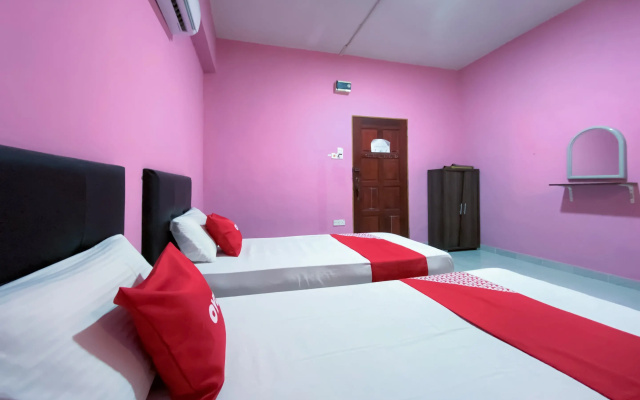 Super OYO 90039 Coop Hotel Kangar