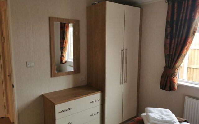 Captivatingly Stunning 2-bed Cabin in Bridlington
