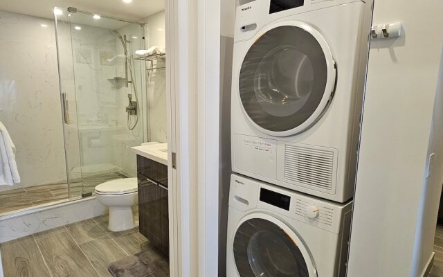 Spacious Condos with Private Balcony at Discovery Bay - Free Wifi, Near Beaches!