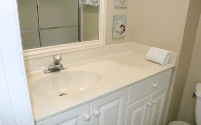 Jamaica Royale - 704 - 2 Br Condo