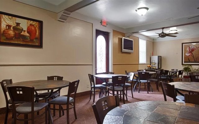 Studio 6 Suites - Dallas, TX - Downtown
