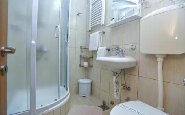 Apartments and Rooms Drago
