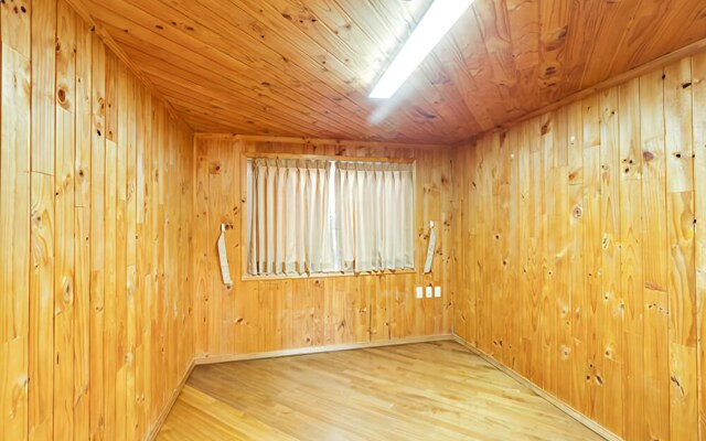 Gapyeong Gold Castle Pension