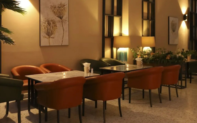 Lanura Apartments and Hotel