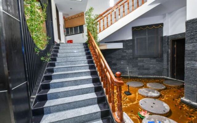 Q+ Zhoudu Theme Hotel