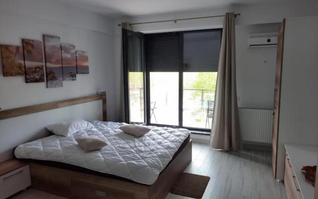 Blue Wave 2 Primul bloc la mare