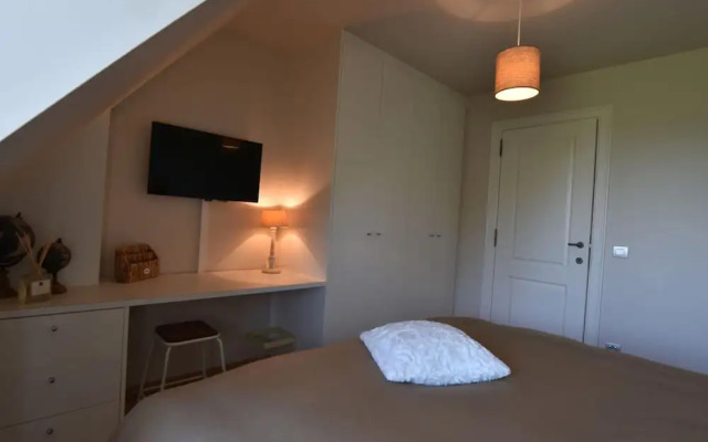 Tasteful Mansion in Lichtervelde with Hot Tub
