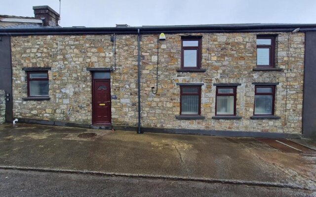 Perfect Location 3 Bed Serviced apartment with Bike Storage for BPW. Close to Brecon Beacons