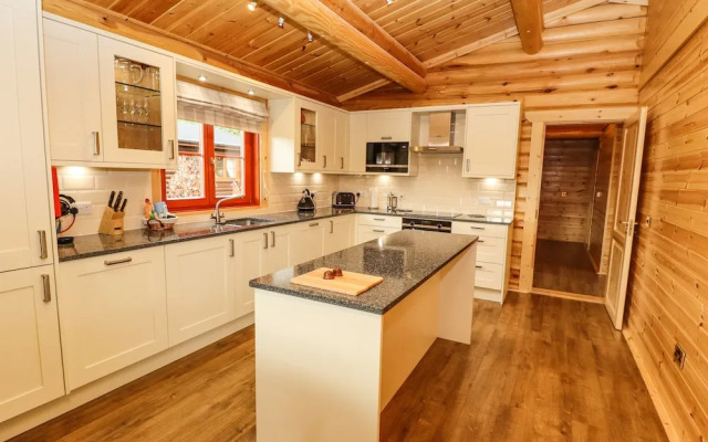 Oak Lodge