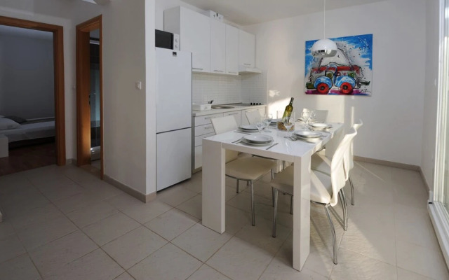 Citybreak Apartman With Private Beach Near Split