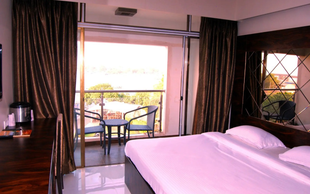 Apaar Hotel