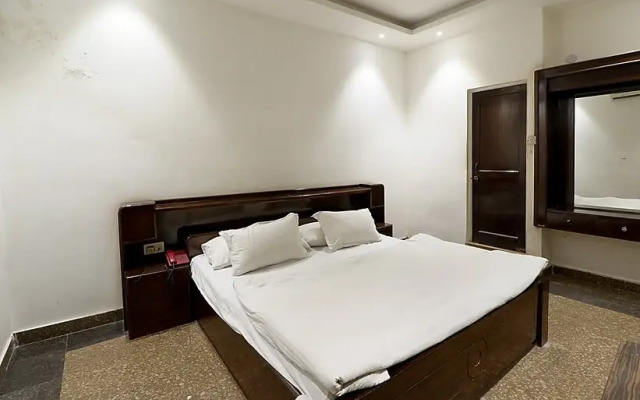 White House Tourist Lodge