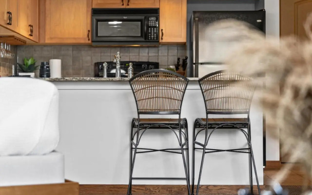 ⭐️ Luxury Mountain View Studio in Canmore ⭐️
