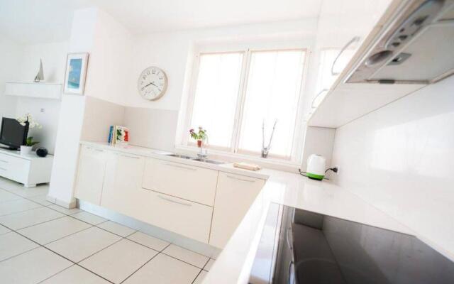 4 bedroom apartment with pool & jacuzzi