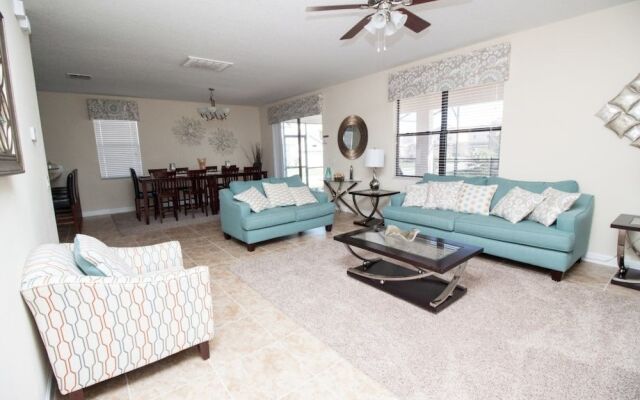 5 bedroom home with private pool