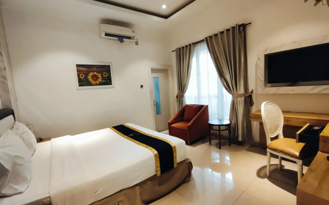Chevilly Resort and Camp