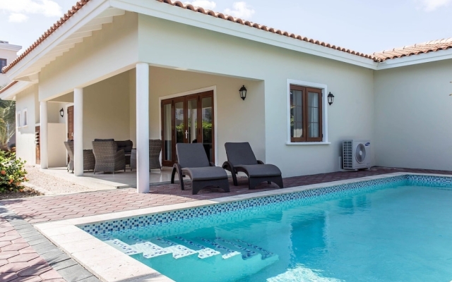 Modern Villa Near the Beach of Mambo With Private Pool