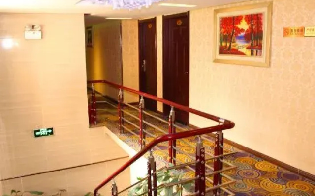 6 Plus 1 Fashion Hotel