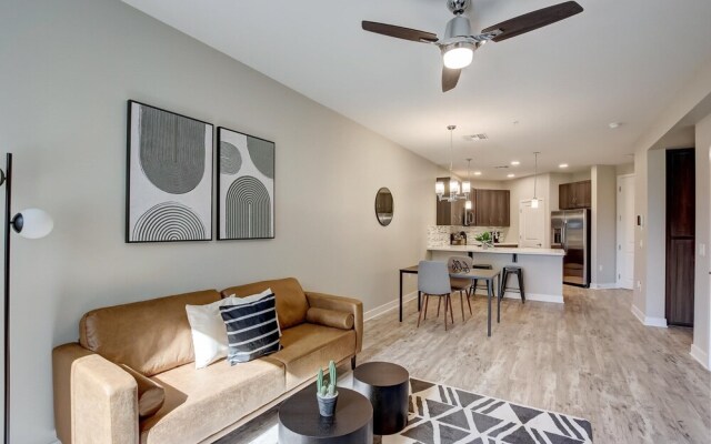 FRONTDESK Montreux Apts Northeast Phoenix