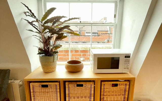 Bright 1 bed flat near Cabot Circus