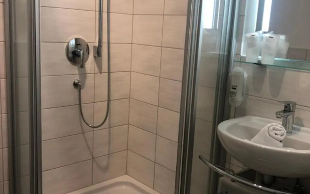Einraumapartment mit Seeblickbalkon