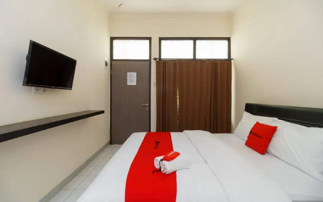 RedDoorz@ Cangkring street Cirebon
