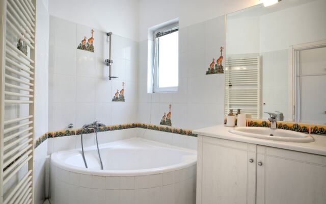 Triplex Villa Gardenia Glyfada  sea view