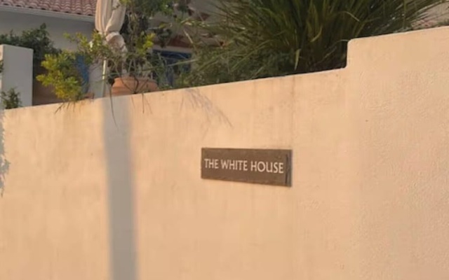 The White House Evgrious, Sleeps 4, Close to Beach