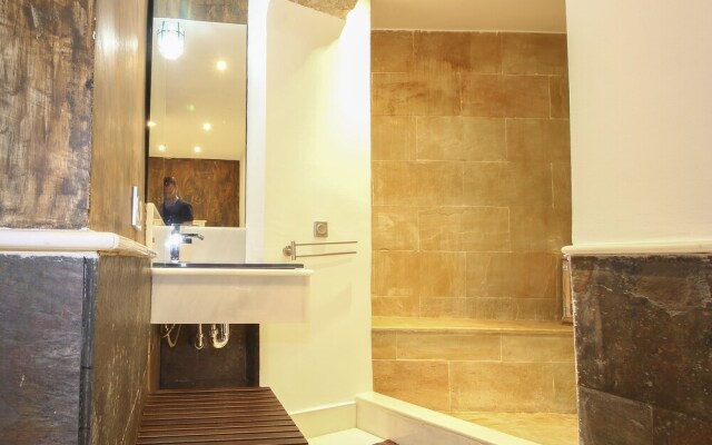 Deluxe apart. Pza de la encarnacion Q5