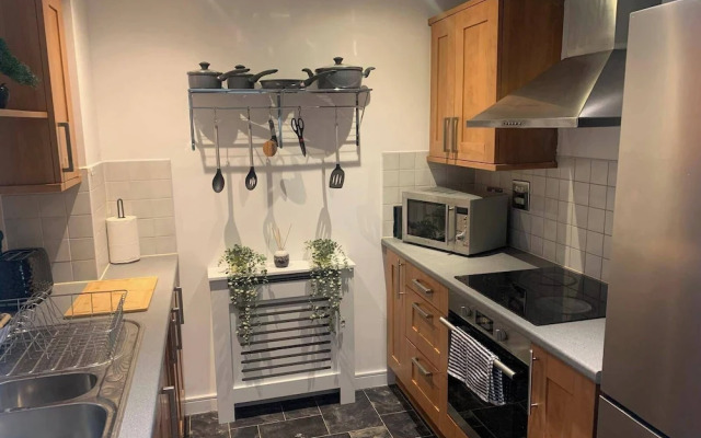 Central Liverpool Apartment-sleeps 6-free Parking