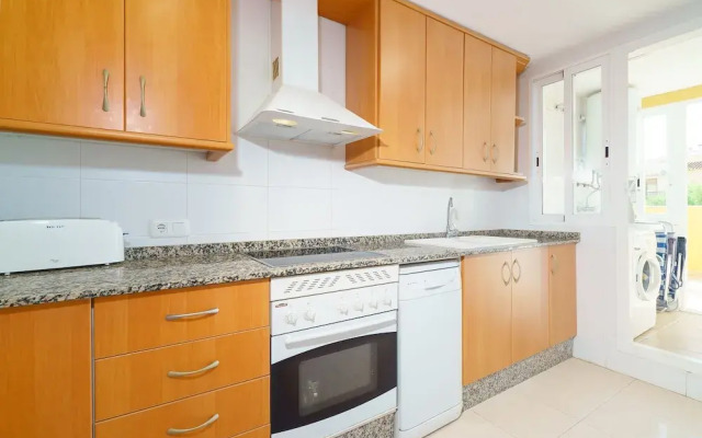 Fais in D nia With 2 Bedrooms and 2 Bathrooms